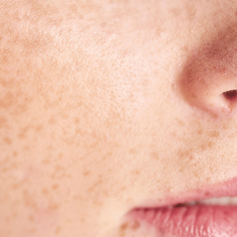 mulheres na frente do espelho