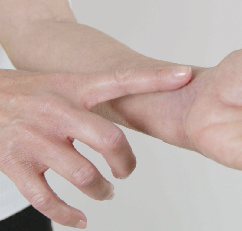 Massagem cicatricial para reduzir a aderência