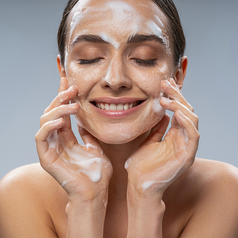 rosto de limpeza de mulher