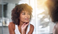 bioderma-your-skin_pigmentbio_c-concentrate_woman_mirror